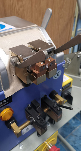 прижимной узел машины сварки стальной проволоки встык.jpg